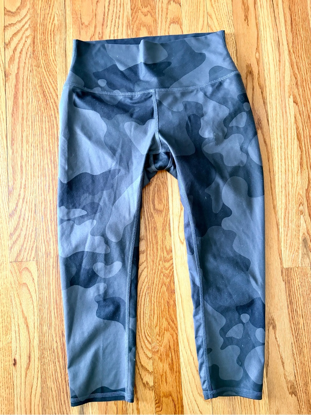 ALO Yoga High Waist Vapor Camo Capri High-Rise Leggings